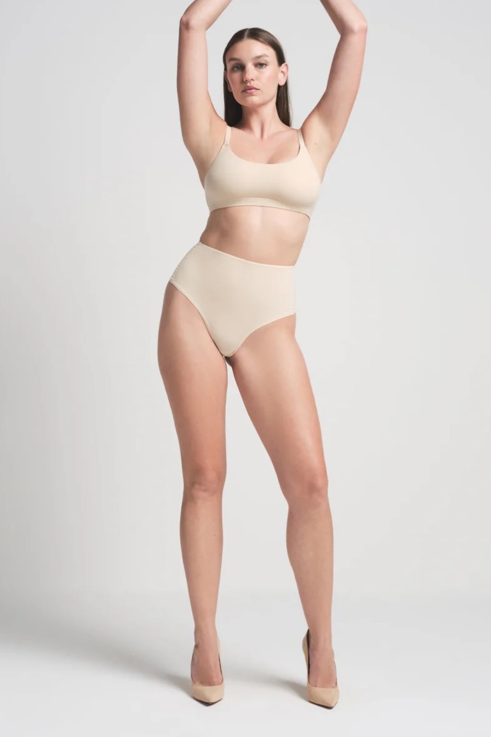 תמונת כל הלוק של HIGH-WAISTED THONG